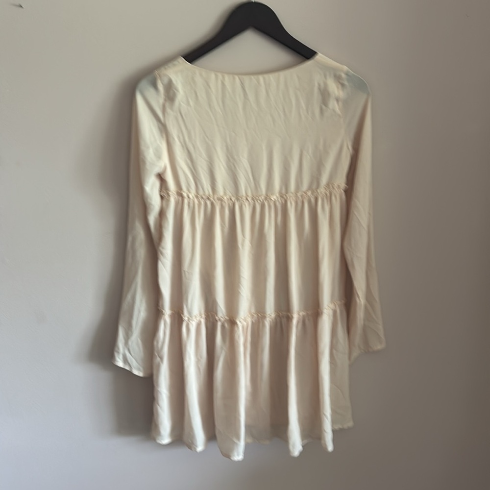 Tobi Cream Tiered Blouse with Long Sleevesq - Picture 4 of 4